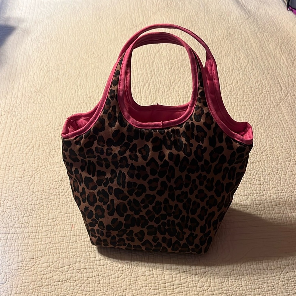 Old navy insulated leopard lunch bag with pink triming